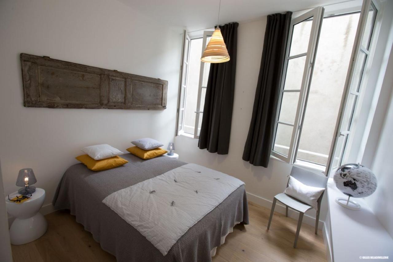 L'Appartement : Location Les Merciers. ラ・ロシェル エクステリア 写真
