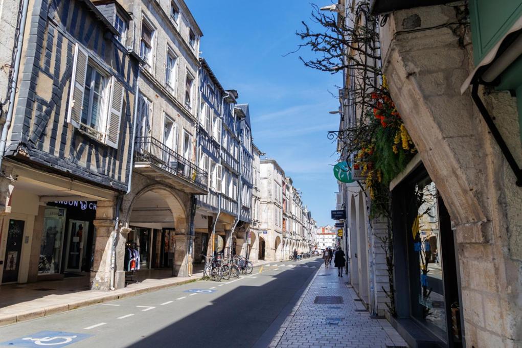 L'Appartement : Location Les Merciers. ラ・ロシェル エクステリア 写真